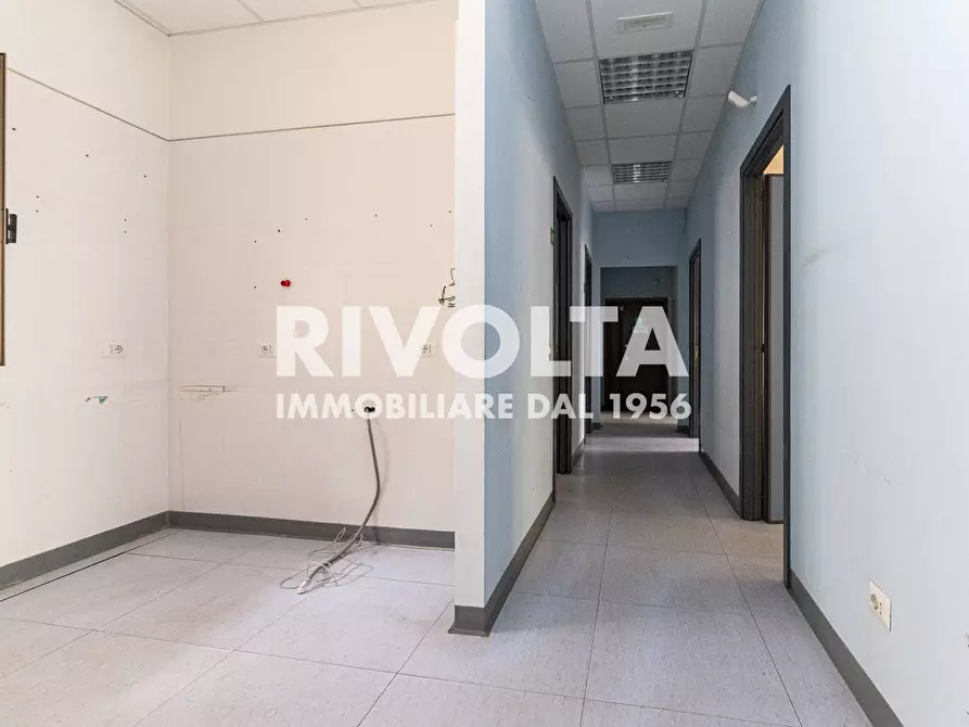 Immagine 21 di Ufficio in affitto  in via marcoantonio odescalchi a Roma