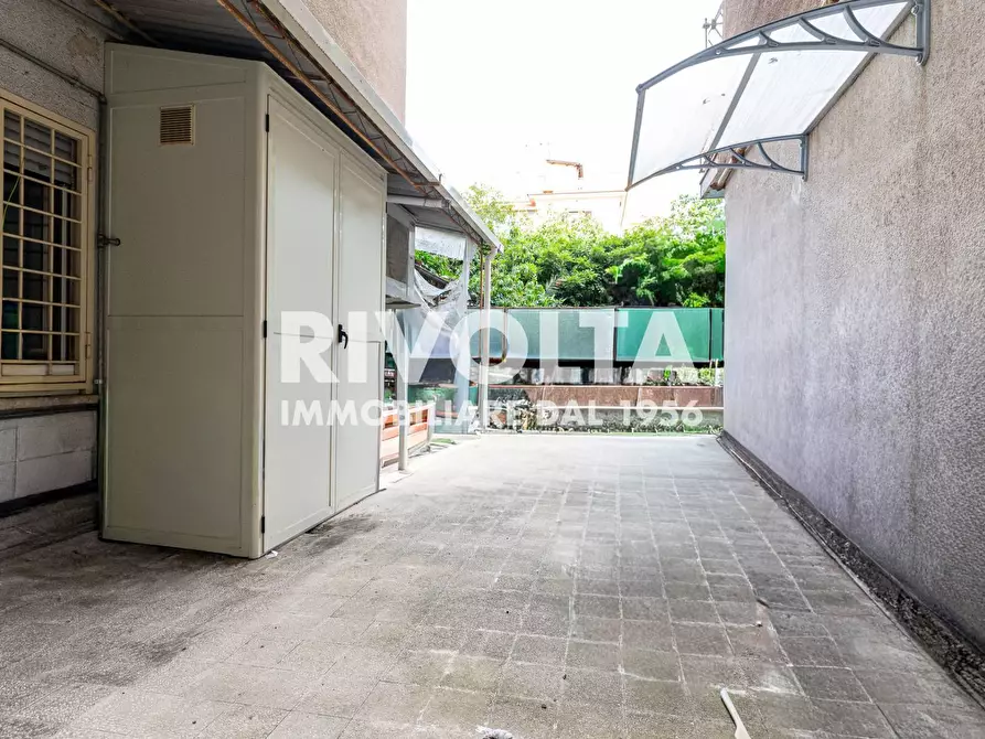 Immagine 28 di Ufficio in affitto  in via marcoantonio odescalchi a Roma