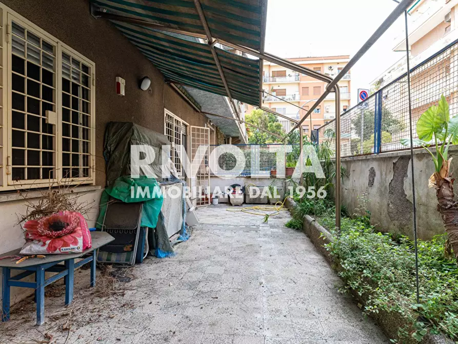 Immagine 31 di Ufficio in affitto  in via marcoantonio odescalchi a Roma