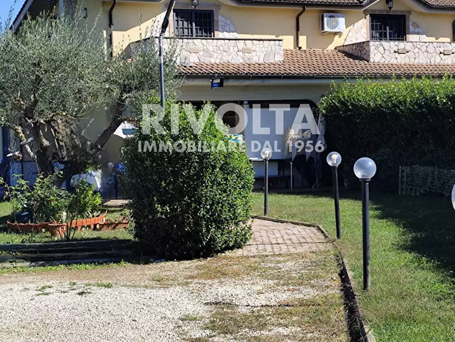 Immagine 1 di Villa in vendita  in via della pace 22n a Fiano Romano