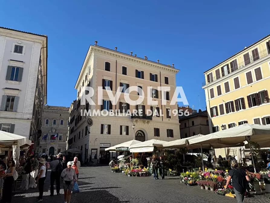 Immagine 2 di Appartamento in vendita  in Piazza Campo De' Fiori a Roma