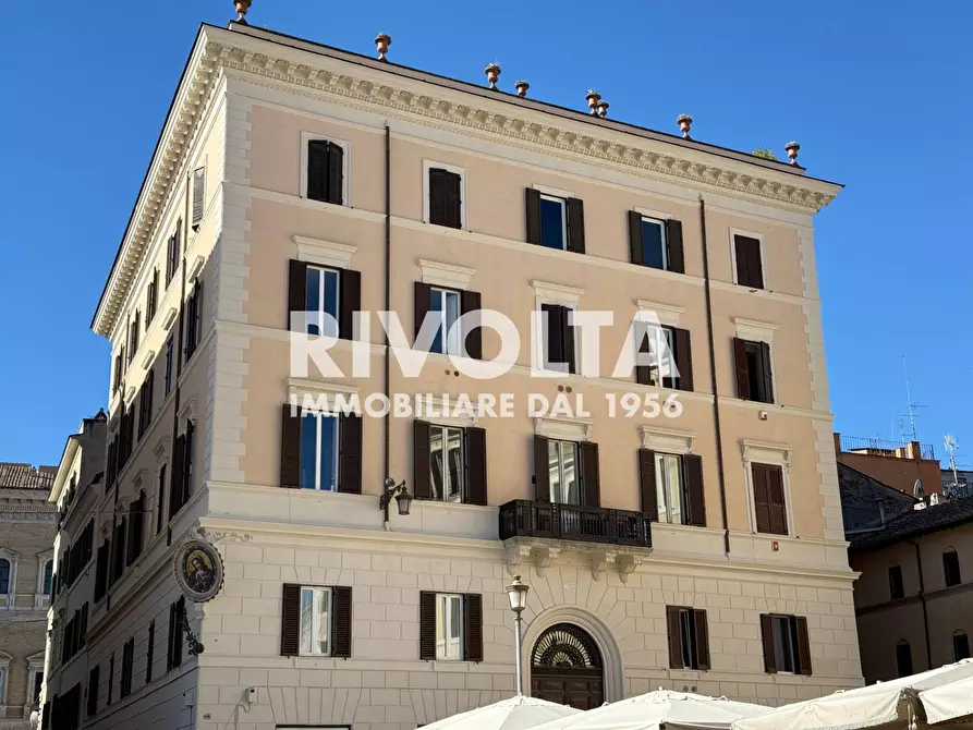 Immagine 3 di Appartamento in vendita  in Piazza Campo De' Fiori a Roma