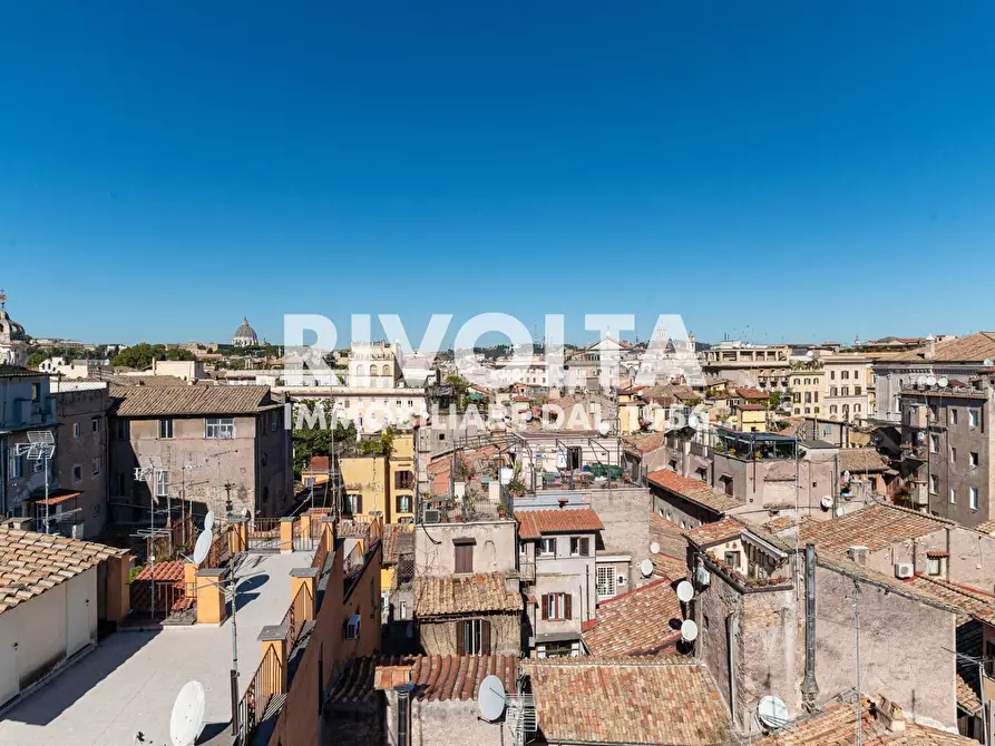 Immagine 15 di Appartamento in vendita  in Piazza Campo De' Fiori a Roma