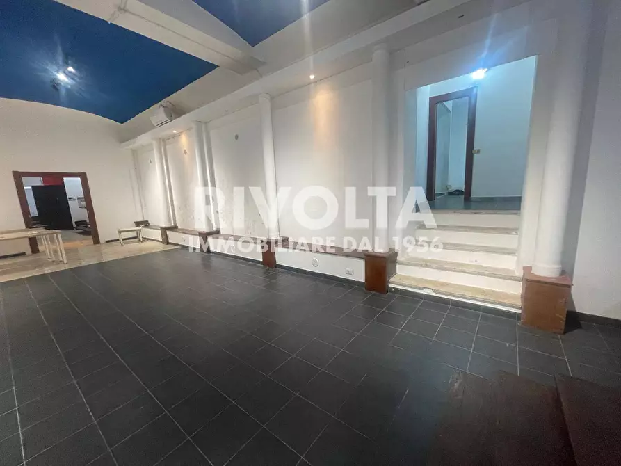 Immagine 13 di Magazzino in vendita  a Roma