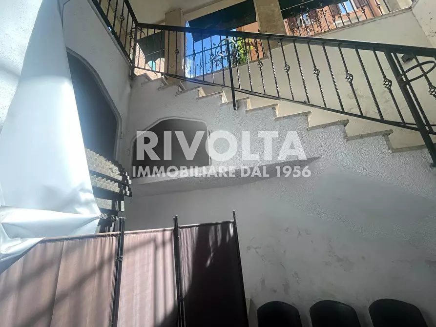 Immagine 24 di Magazzino in vendita  a Roma