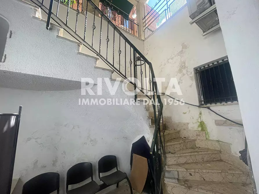 Immagine 29 di Magazzino in vendita  a Roma