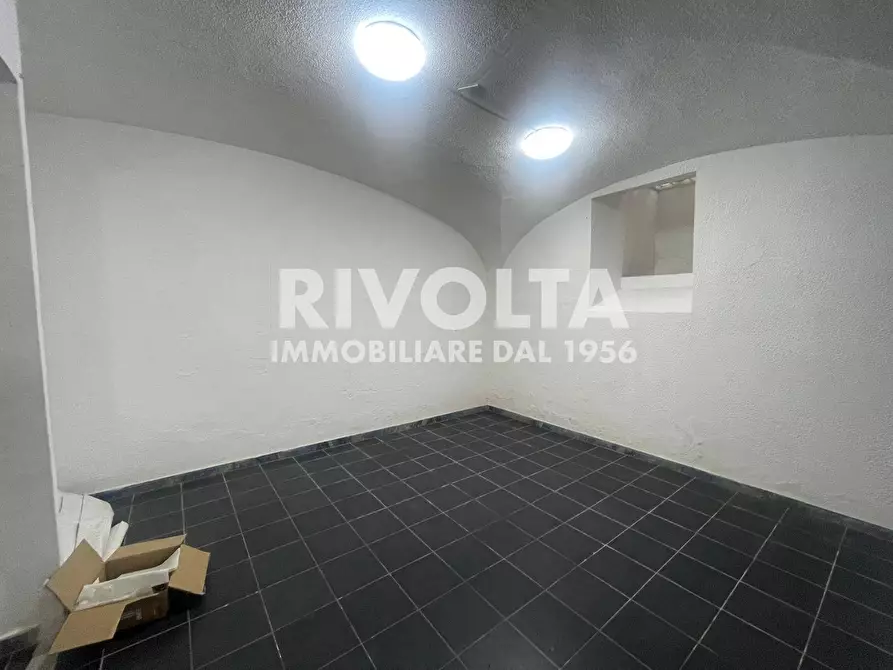 Immagine 33 di Magazzino in vendita  a Roma