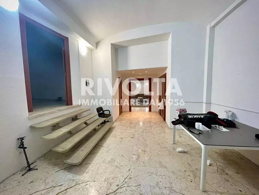 Immagine 36 di Magazzino in vendita  a Roma