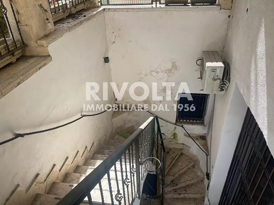 Immagine 37 di Magazzino in vendita  a Roma