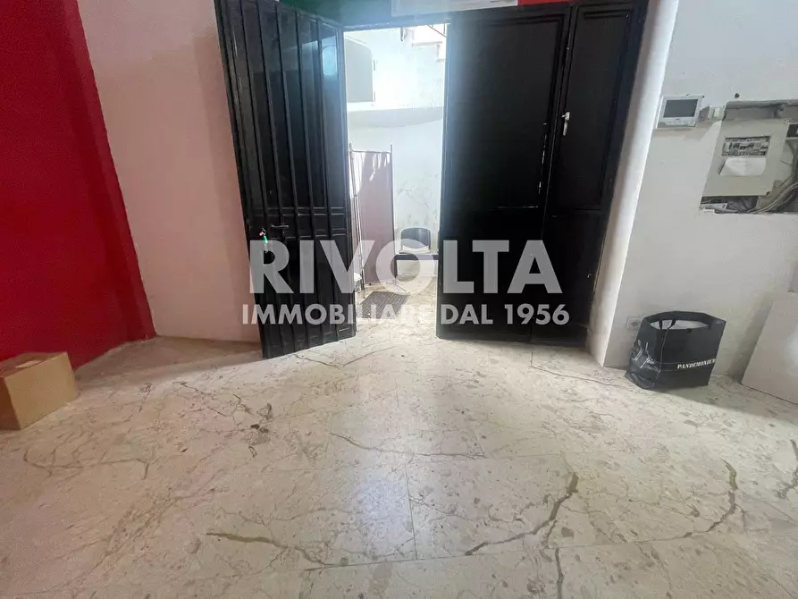 Immagine 41 di Magazzino in vendita  a Roma
