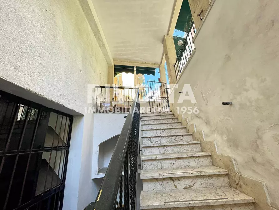 Immagine 42 di Magazzino in vendita  a Roma