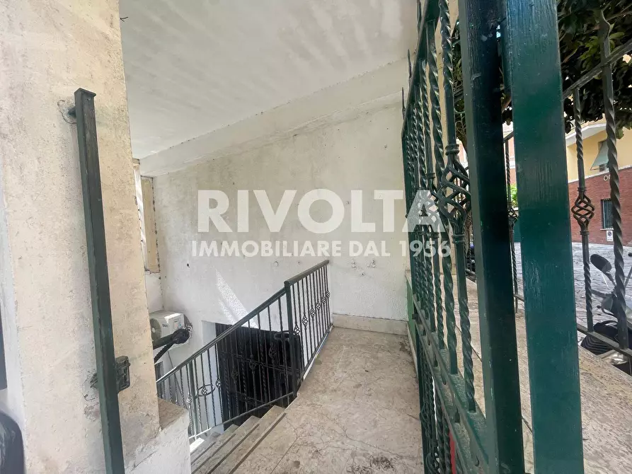 Immagine 43 di Magazzino in vendita  a Roma
