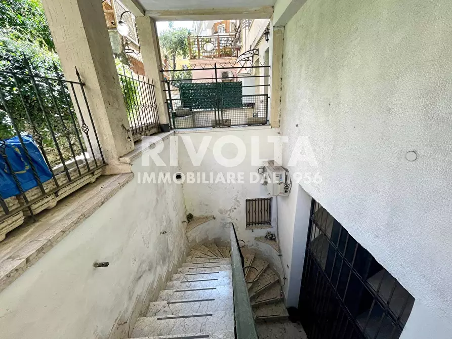 Immagine 47 di Magazzino in vendita  a Roma