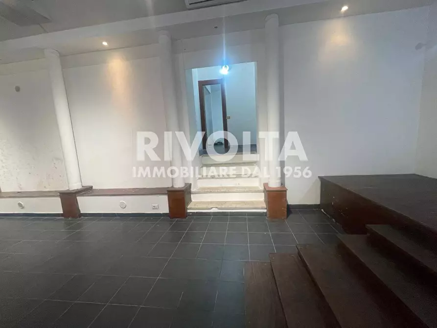 Immagine 48 di Magazzino in vendita  a Roma