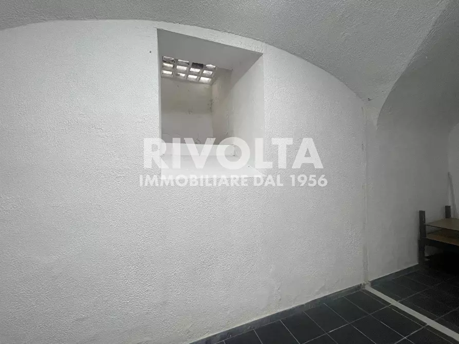 Immagine 51 di Magazzino in vendita  a Roma