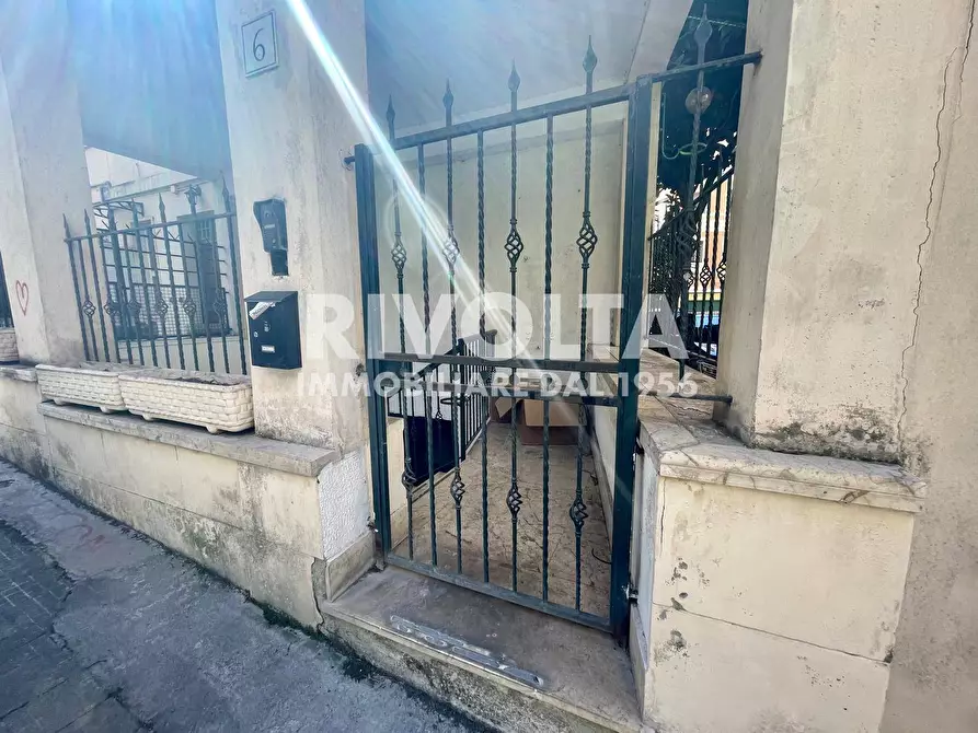 Immagine 53 di Magazzino in vendita  a Roma