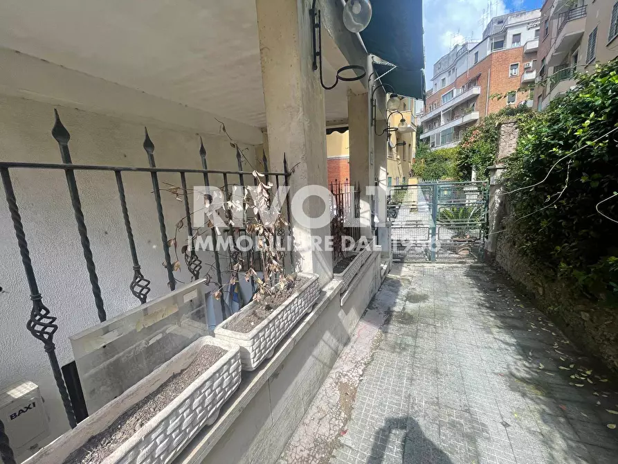 Immagine 56 di Magazzino in vendita  a Roma