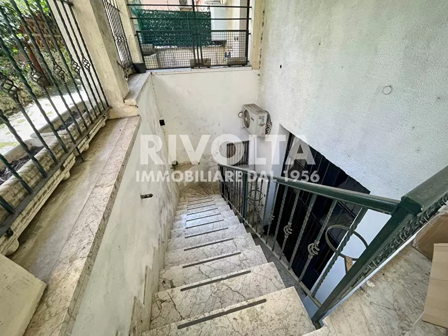 Immagine 59 di Magazzino in vendita  a Roma