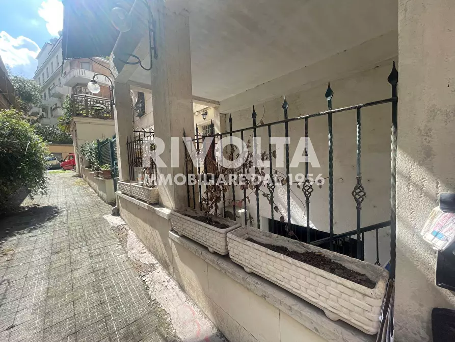 Immagine 60 di Magazzino in vendita  a Roma