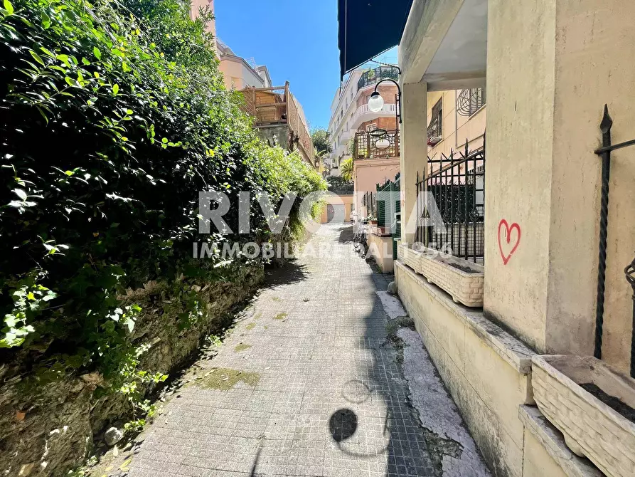 Immagine 61 di Magazzino in vendita  a Roma