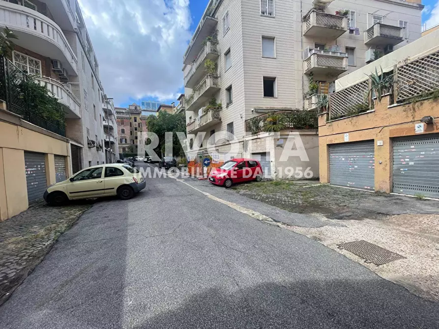 Immagine 63 di Magazzino in vendita  a Roma