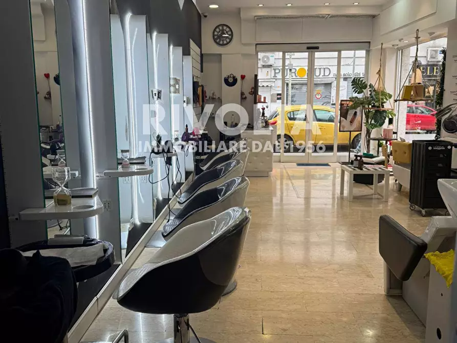 Immagine 2 di Attività commerciale in vendita  in Via Delle Cave a Roma