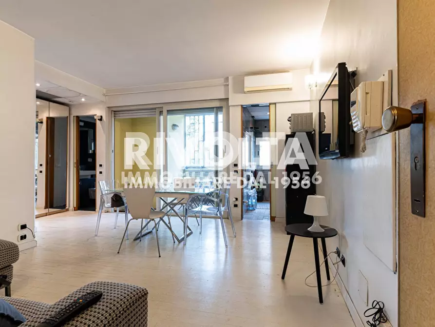 Immagine 2 di Appartamento in vendita  in Viale Giulio Cesare a Roma