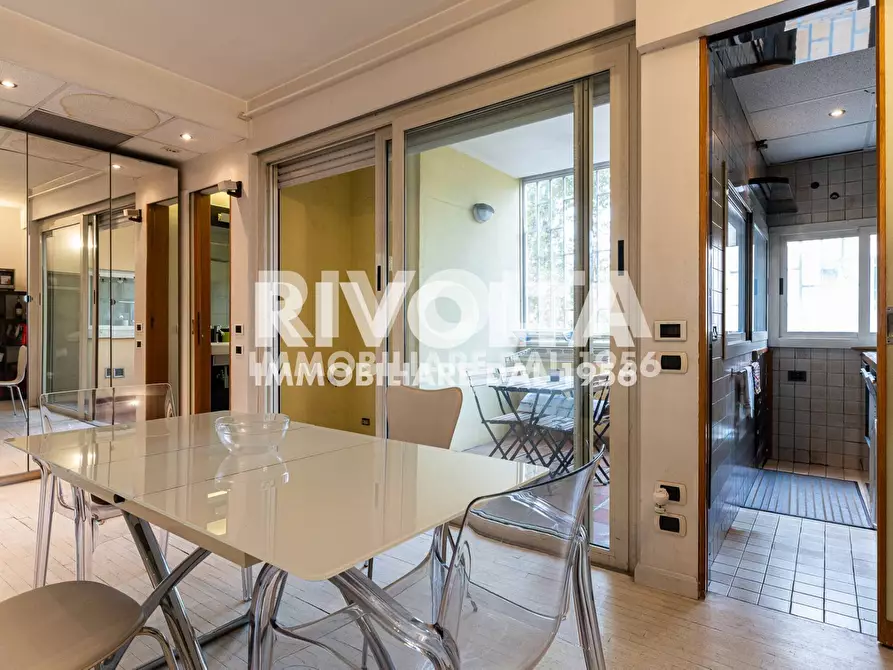 Immagine 4 di Appartamento in vendita  in Viale Giulio Cesare a Roma