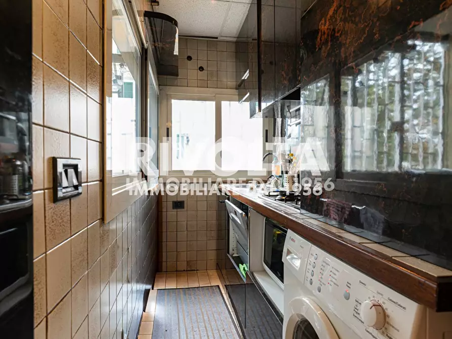 Immagine 5 di Appartamento in vendita  in Viale Giulio Cesare a Roma