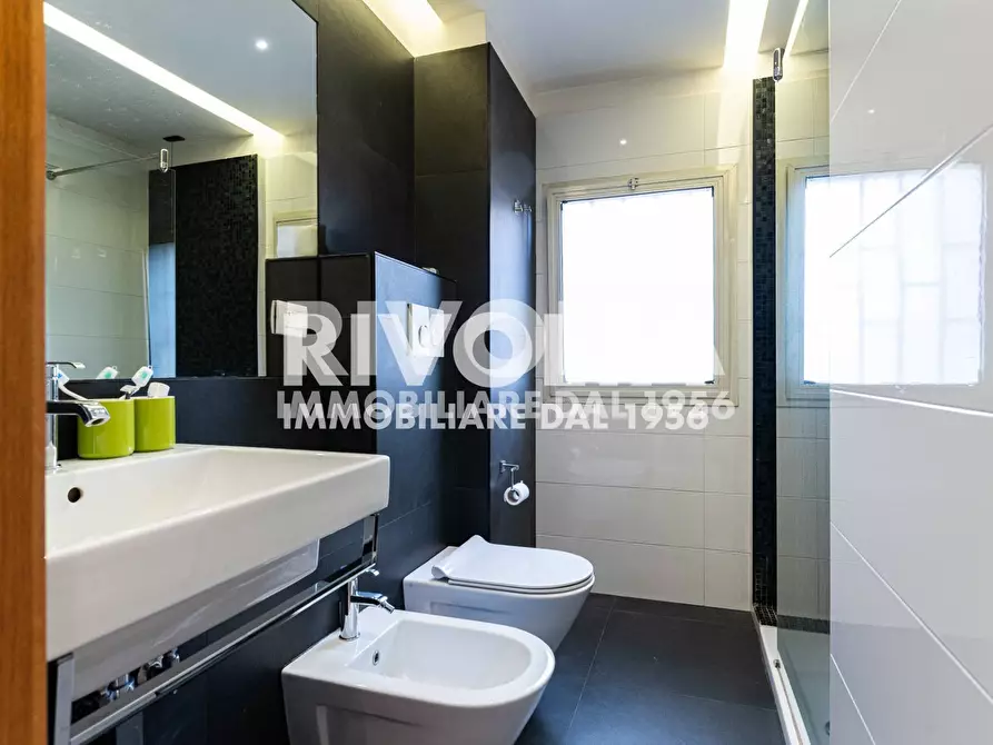 Immagine 14 di Appartamento in vendita  in Viale Giulio Cesare a Roma