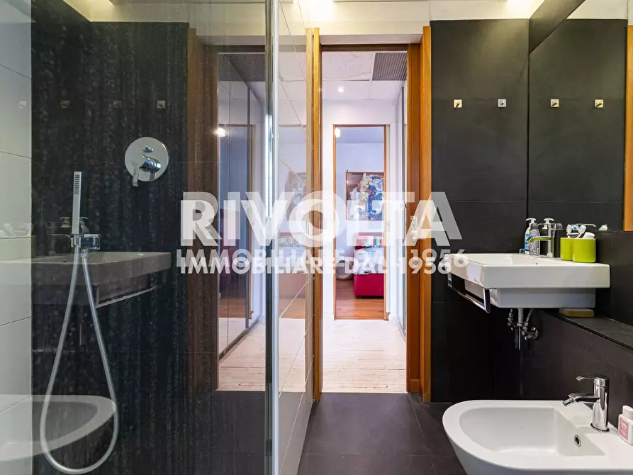 Immagine 18 di Appartamento in vendita  in Viale Giulio Cesare a Roma