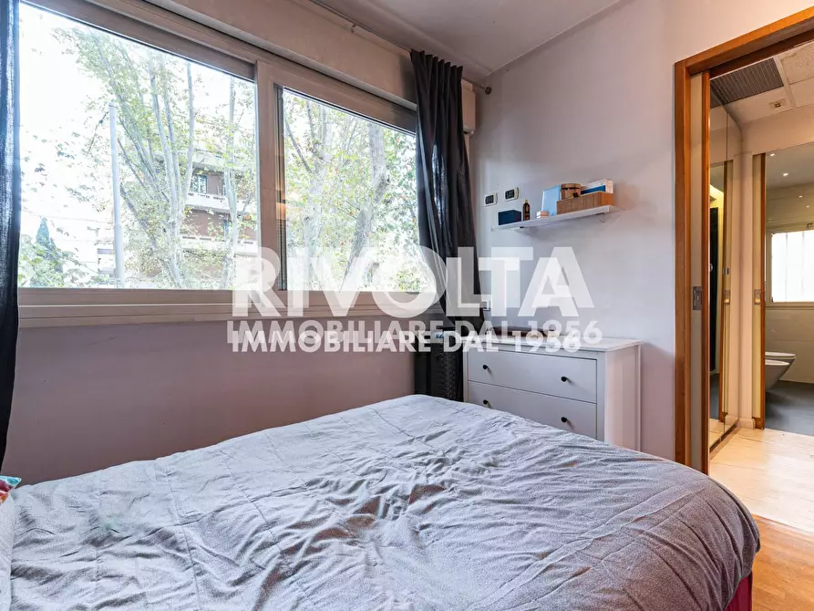 Immagine 21 di Appartamento in vendita  in Viale Giulio Cesare a Roma