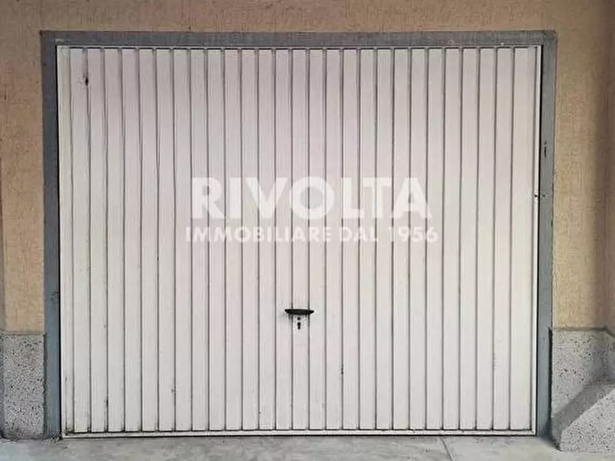 Immagine 2 di Box auto in vendita  in Piazza Euclide a Roma