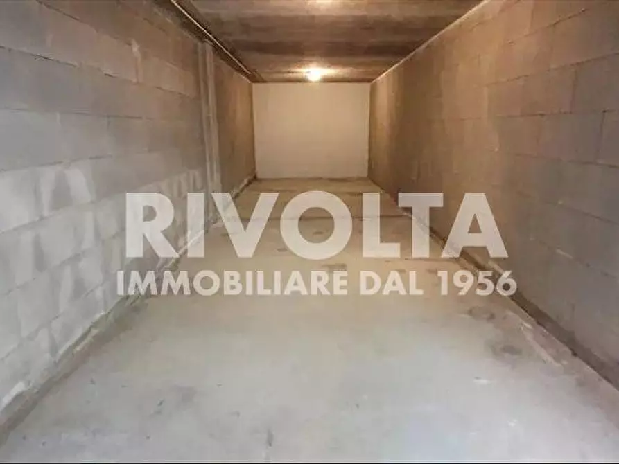 Immagine 3 di Box auto in vendita  in Piazza Euclide a Roma