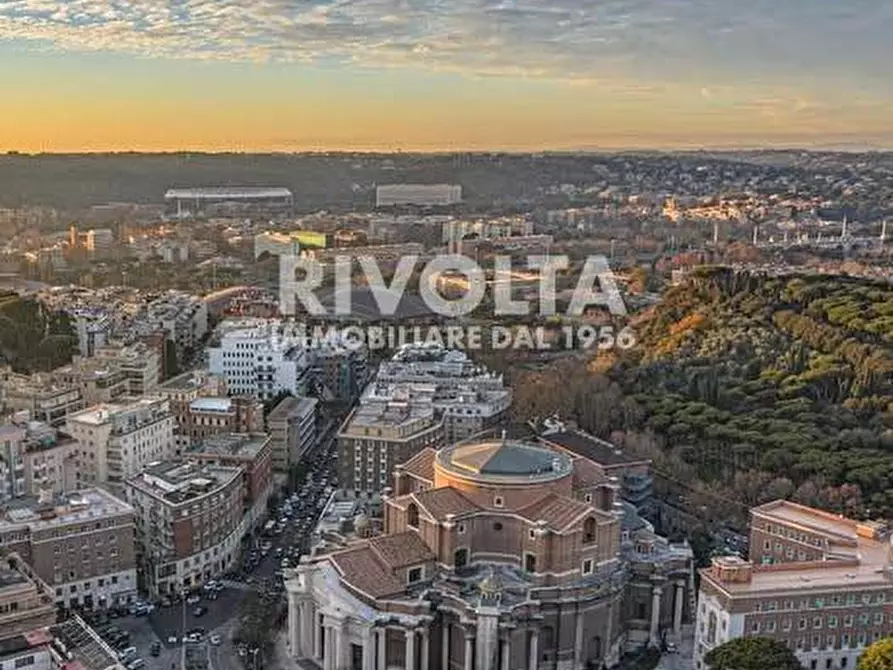 Immagine 4 di Box auto in vendita  in Piazza Euclide a Roma