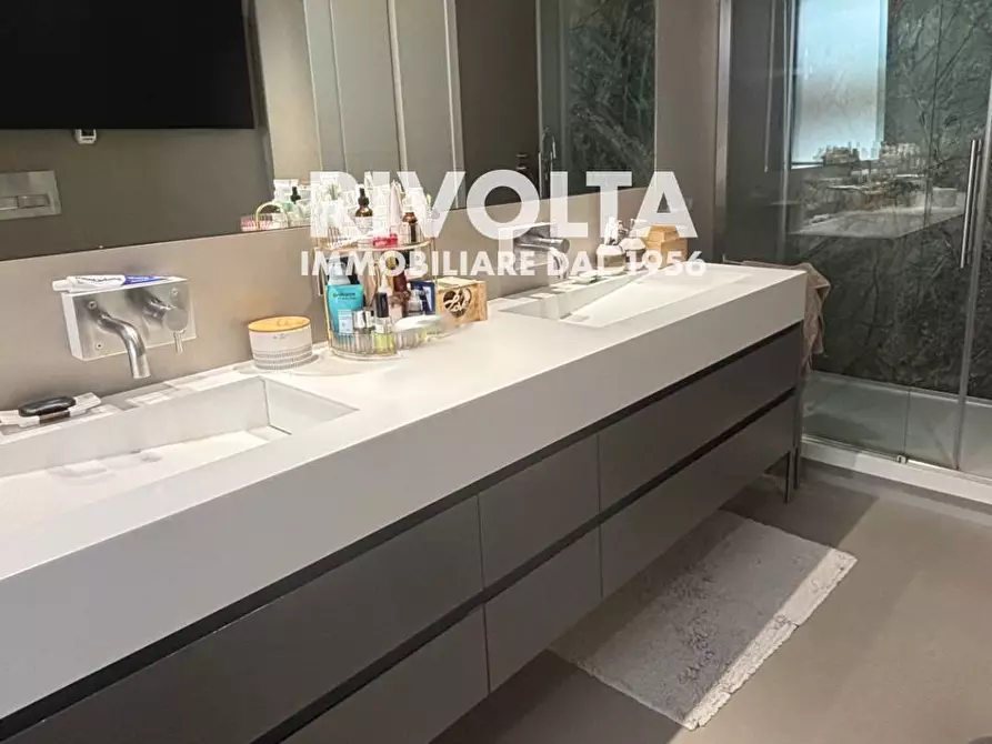 Immagine 10 di Appartamento in vendita  in Via Della Camilluccia a Roma