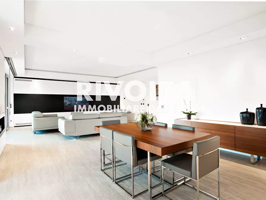 Immagine 20 di Appartamento in vendita  in Via Della Camilluccia a Roma