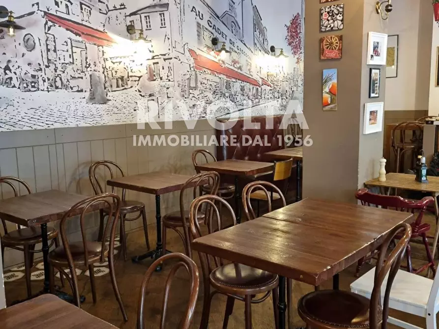 Immagine 12 di Attività commerciale in vendita  in Piazza Barberini a Roma