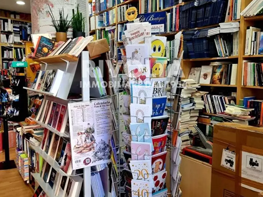 Immagine 2 di Attività commerciale in vendita  in Via Corrado Segre a Roma