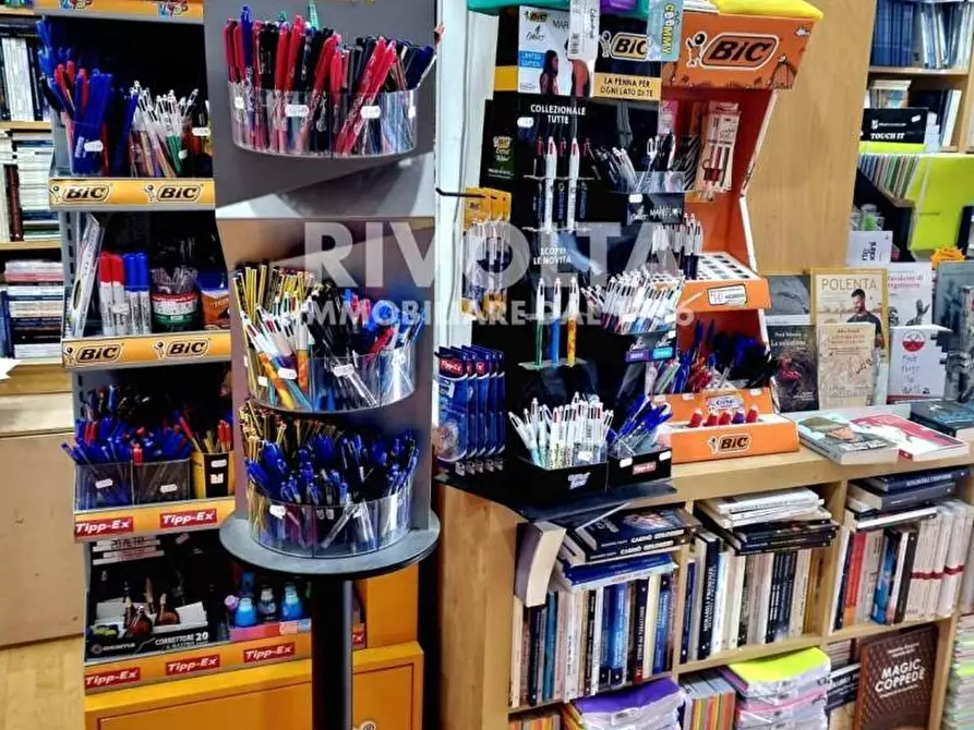 Immagine 3 di Attività commerciale in vendita  in Via Corrado Segre a Roma