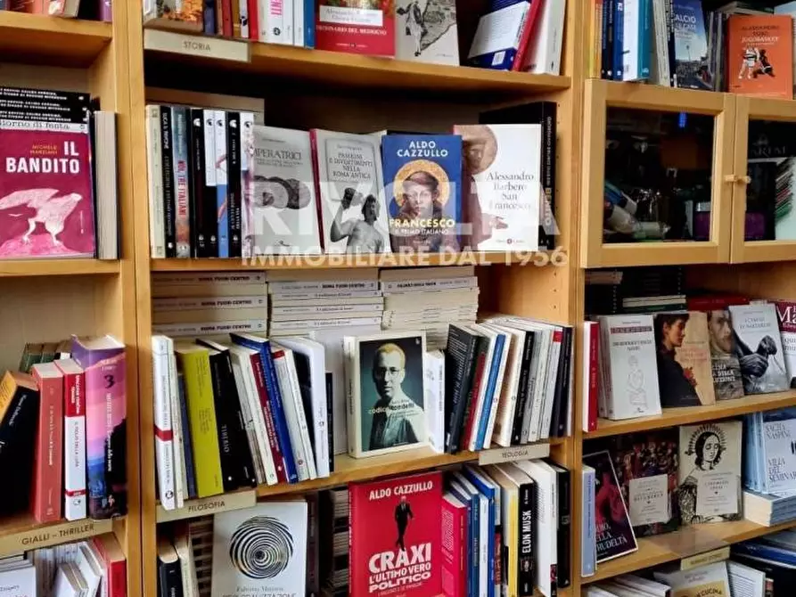 Immagine 7 di Attività commerciale in vendita  in Via Corrado Segre a Roma