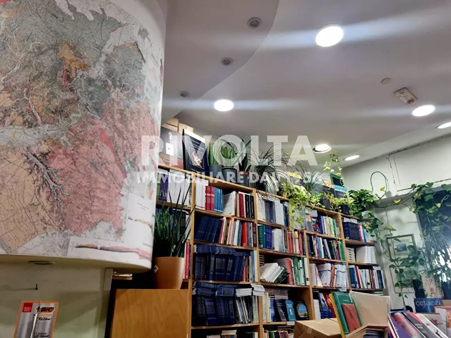 Immagine 8 di Attività commerciale in vendita  in Via Corrado Segre a Roma