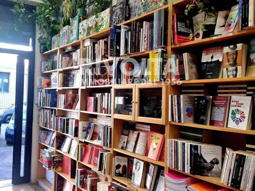 Immagine 9 di Attività commerciale in vendita  in Via Corrado Segre a Roma