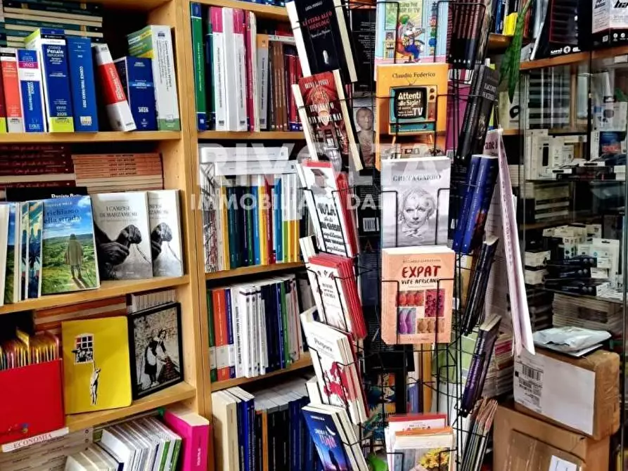 Immagine 13 di Attività commerciale in vendita  in Via Corrado Segre a Roma