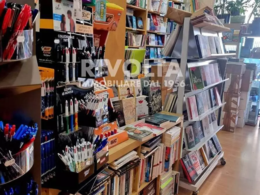 Immagine 14 di Attività commerciale in vendita  in Via Corrado Segre a Roma