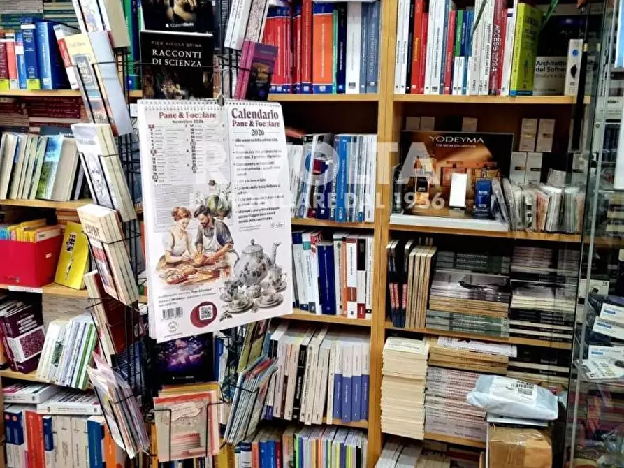 Immagine 15 di Attività commerciale in vendita  in Via Corrado Segre a Roma