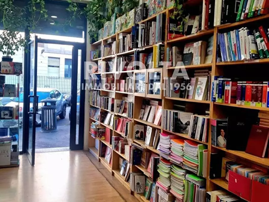 Immagine 16 di Attività commerciale in vendita  in Via Corrado Segre a Roma