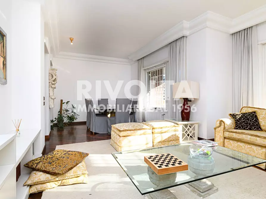 Immagine 22 di Appartamento in vendita  in Viale Cortina D'ampezzo 47 a Roma