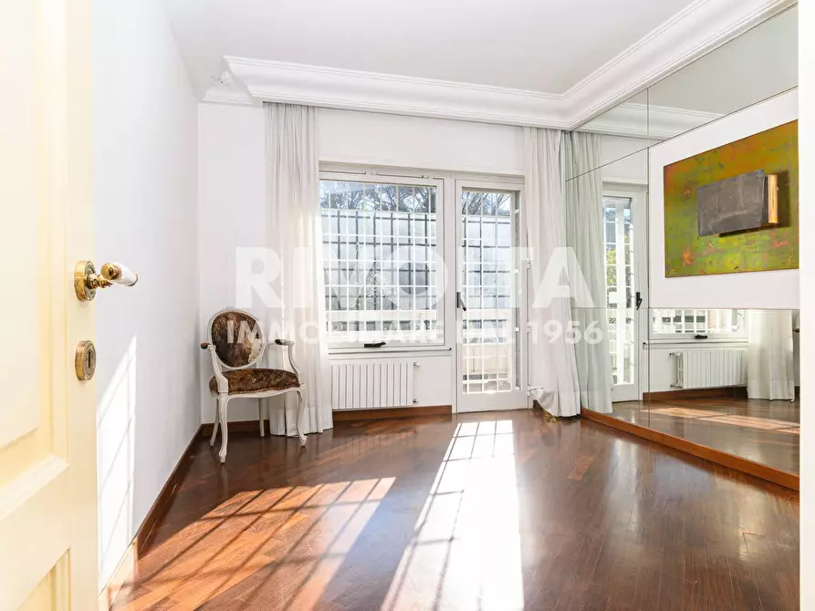 Immagine 31 di Appartamento in vendita  in Viale Cortina D'ampezzo 47 a Roma