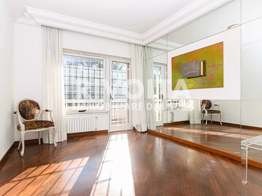 Immagine 32 di Appartamento in vendita  in Viale Cortina D'ampezzo 47 a Roma